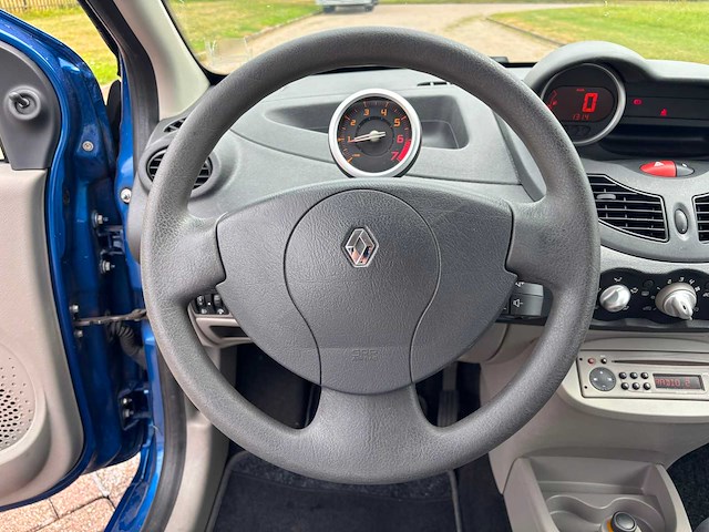 Renault twingo 1.2 16v dynamique, 99-zj-fv - afbeelding 4 van  23