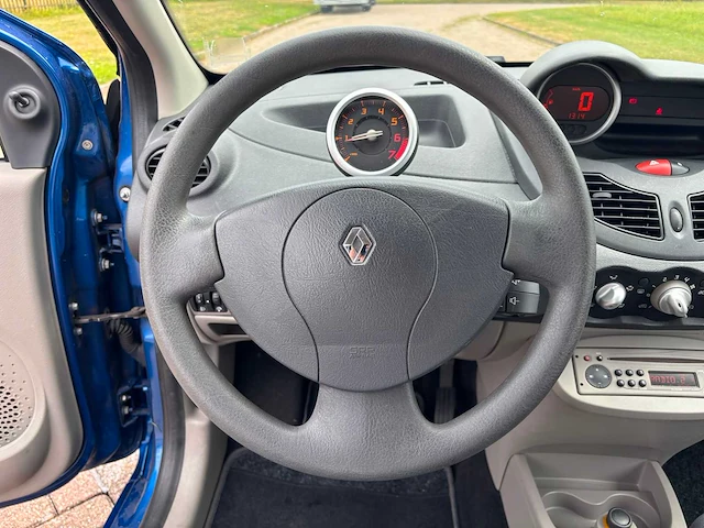 Renault twingo 1.2-16v dynamique, 99-zj-fv - afbeelding 4 van  23
