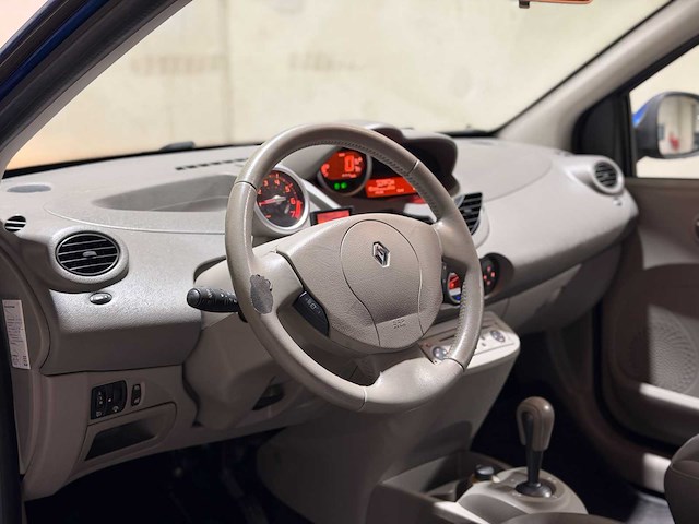 Renault twingo 1.2-16v initiale 76pk 2008, 83-zr-js - afbeelding 6 van  38