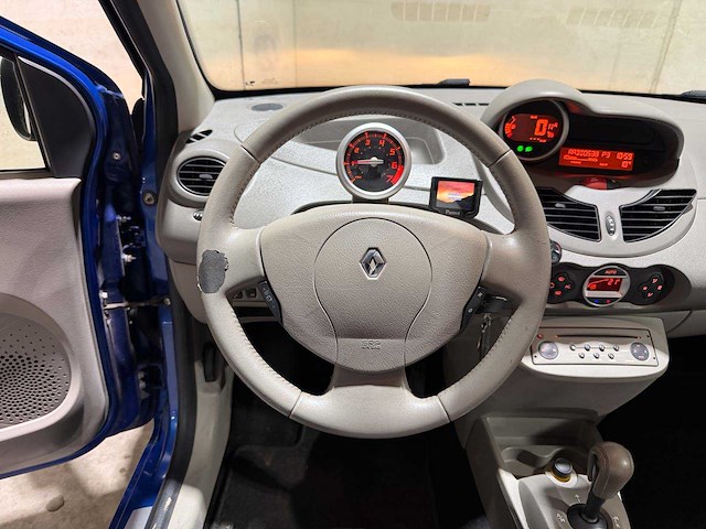 Renault twingo 1.2-16v initiale 76pk 2008, 83-zr-js - afbeelding 31 van  38
