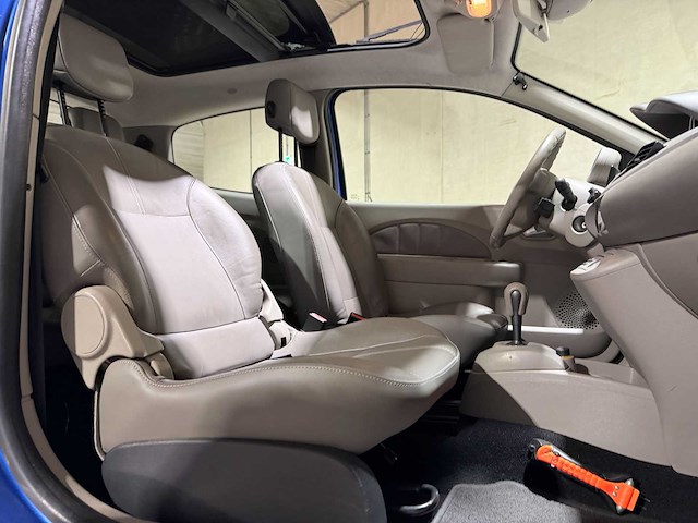 Renault twingo 1.2-16v initiale 76pk 2008, 83-zr-js - afbeelding 18 van  38