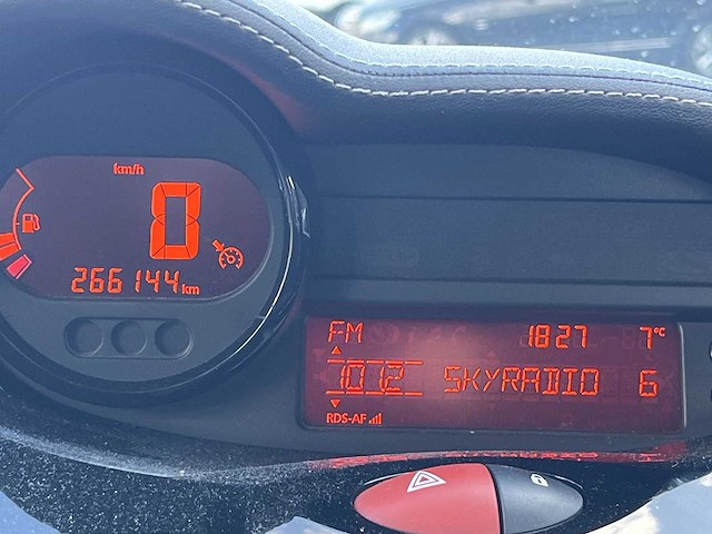 Renault twingo 1.2-16v miss sixty car 2011 | 90-slb-5 - afbeelding 4 van  21