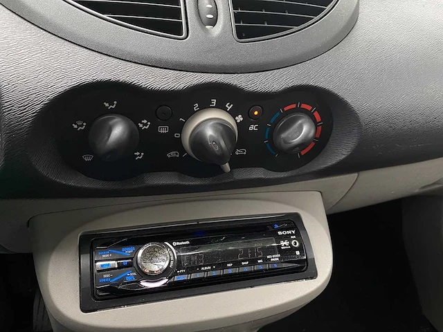 Renault twingo 1.2 authentique , 14-hhf-5 - afbeelding 2 van  14