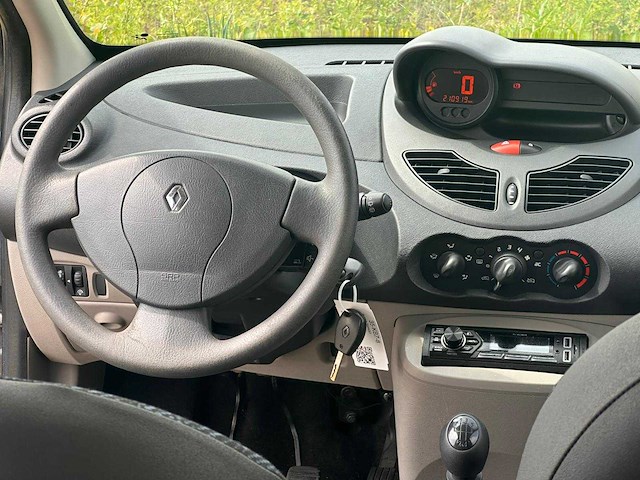 Renault twingo 1.2 authentique, 35-kbz-8 - afbeelding 9 van  13