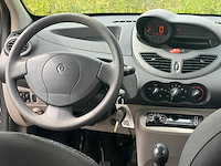 Renault twingo 1.2 authentique, 35-kbz-8 - afbeelding 9 van  13