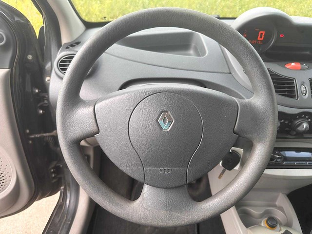 Renault twingo 1.2 authentique, 35-kbz-8 - afbeelding 11 van  13
