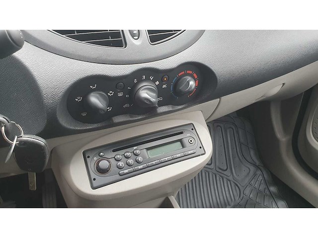 Renault twingo 1.2 authentique * 63-jxh-1 - afbeelding 2 van  10