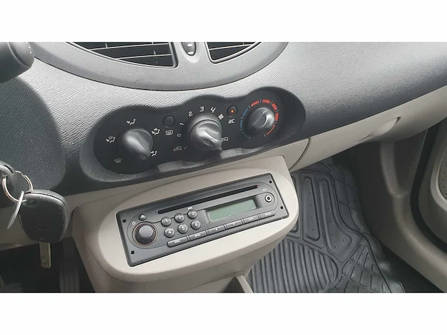 Renault twingo 1.2 authentique, 63-jxh-1 - afbeelding 2 van  10