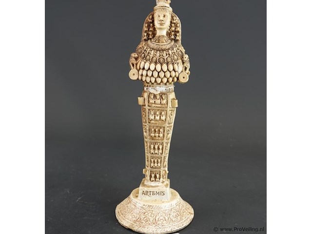 Replica van het standbeeld van artemis van efeze, de godin van de jacht en vruchtbaarheid. - afbeelding 3 van  5