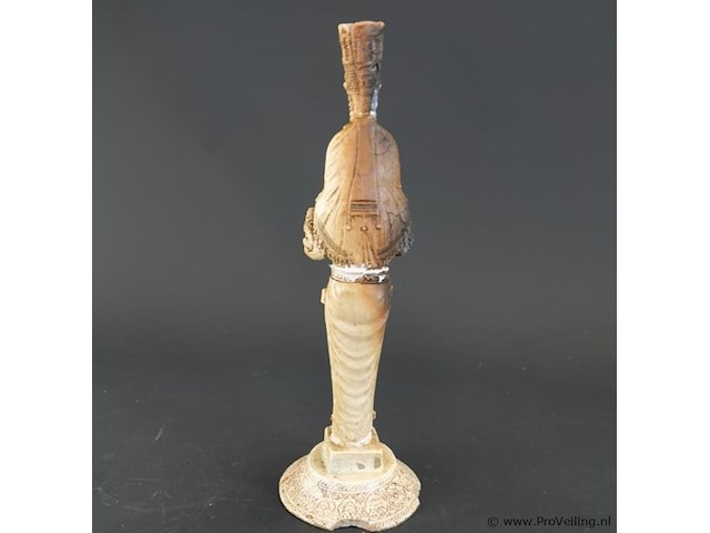 Replica van het standbeeld van artemis van efeze, de godin van de jacht en vruchtbaarheid. - afbeelding 4 van  5