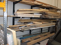 Restant balken en planken in draagarm stelling. - afbeelding 3 van  3