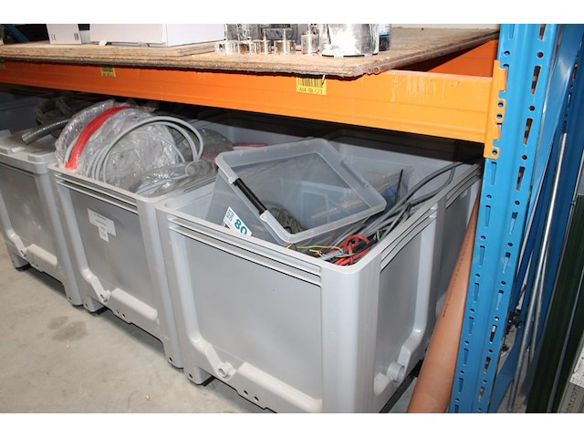 Restant elektrakabel in twee accu bakken. inclusief bakken - afbeelding 1 van  3