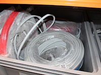 Restant elektrakabel in twee accu bakken. inclusief bakken - afbeelding 2 van  3