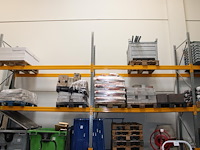 Restant partij stenen en tegels op vijf pallets. - afbeelding 1 van  3