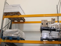 Restant partij stenen en tegels op vijf pallets. - afbeelding 2 van  3