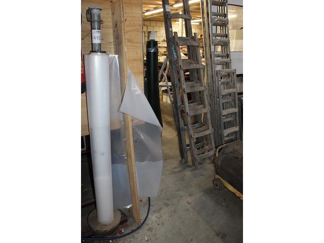 Restant rol buisfolie met afrolunit. breedte 128 cm. - afbeelding 2 van  2