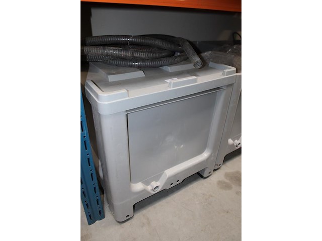 Restantbuizen in accubak met deksel. inclusief bak - afbeelding 2 van  2