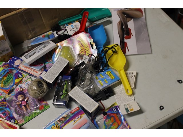 Restanten mix doos k ruim 30 stuks - afbeelding 7 van  7