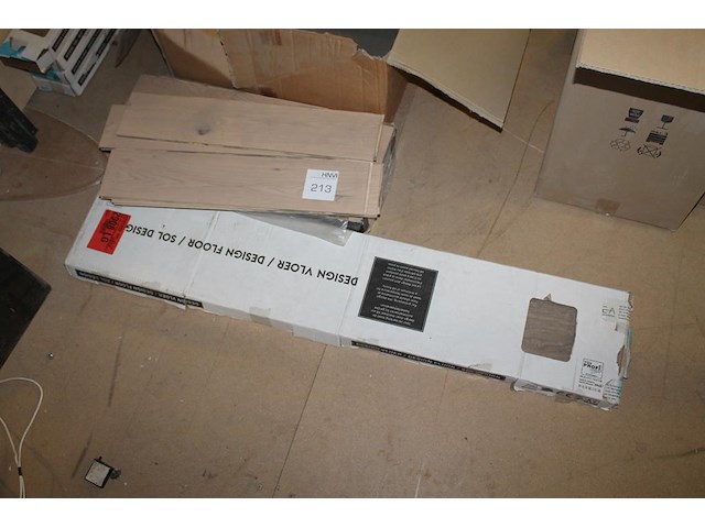 Restanten vloerdelen in diverse uitvoeringen waaronder hout en pvc. - afbeelding 2 van  5