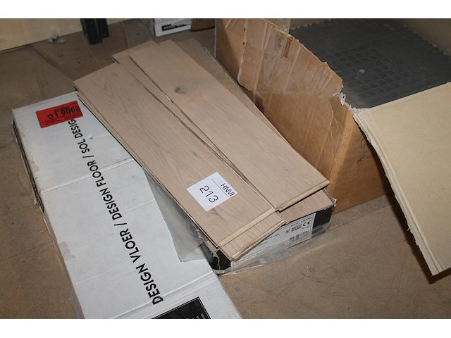 Restanten vloerdelen in diverse uitvoeringen waaronder hout en pvc. - afbeelding 3 van  5