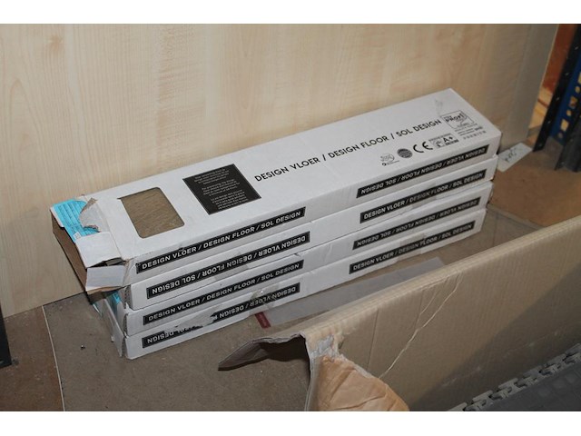 Restanten vloerdelen in diverse uitvoeringen waaronder hout en pvc. - afbeelding 4 van  5