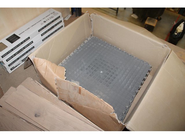 Restanten vloerdelen in diverse uitvoeringen waaronder hout en pvc. - afbeelding 5 van  5