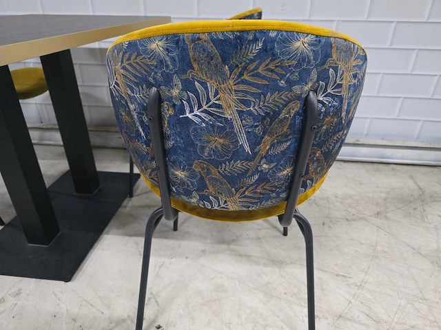Restaurant meubel set bestaande uit 1 tafel en 4 stoelen - afbeelding 3 van  8