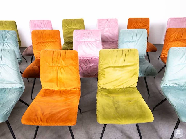 Restaurant set rainbow 19 stoelen en 4 tafels - afbeelding 2 van  3