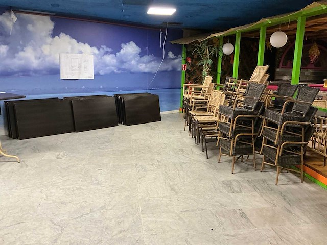 Restaurant tafel met stoelen (22x) - afbeelding 1 van  5