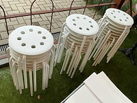 Restaurantstoelen en krukjes (65x) - afbeelding 3 van  8