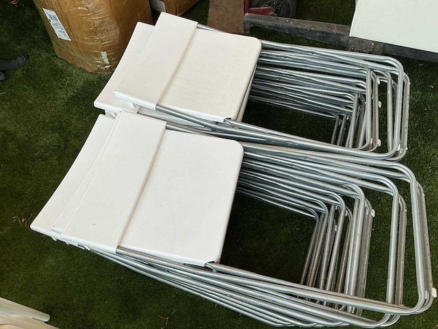 Restaurantstoelen en krukjes (65x) - afbeelding 4 van  8