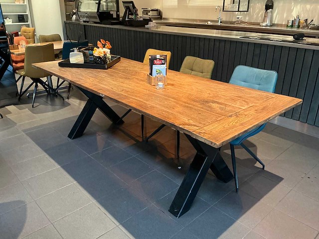 Restauranttafel met metalen onderstel - afbeelding 1 van  3