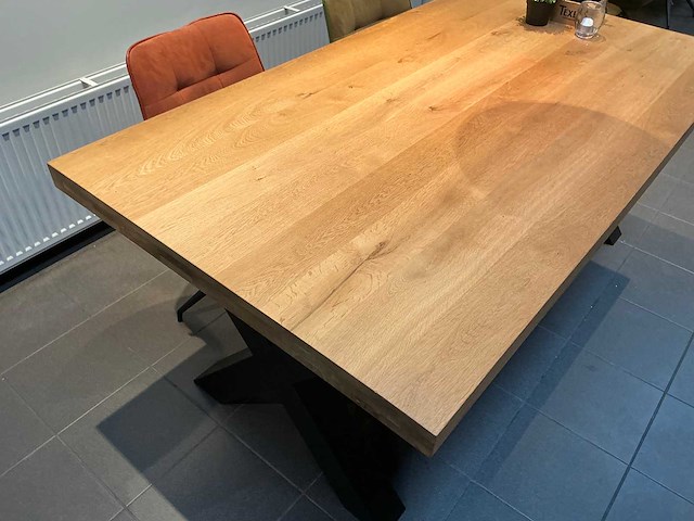 Restauranttafel met metalen onderstel - afbeelding 2 van  3