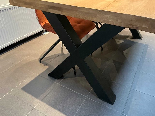 Restauranttafel met metalen onderstel - afbeelding 3 van  3