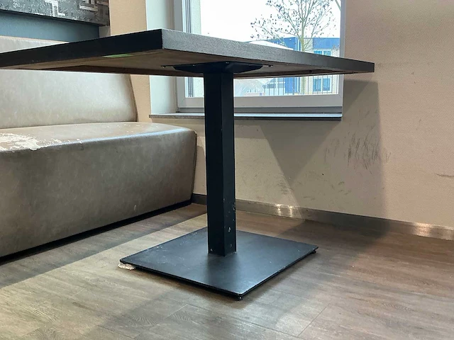Restauranttafel met metalen onderstel - afbeelding 4 van  4