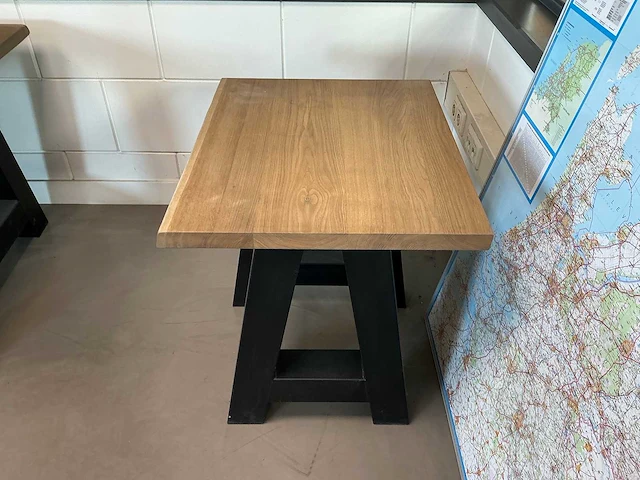 Restauranttafel met stalen onderstel - afbeelding 2 van  4