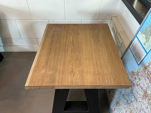 Restauranttafel met stalen onderstel - afbeelding 3 van  4