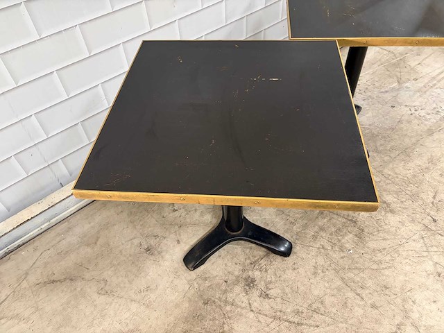 Restauranttafel met stalen voet (6x) - afbeelding 3 van  4