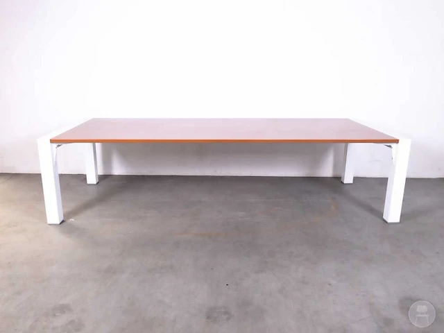 Restauranttafel met stalen witte poten - afbeelding 3 van  6