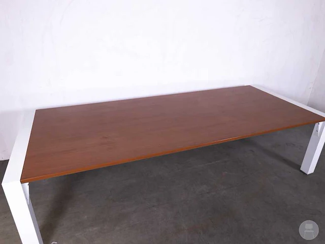 Restauranttafel met stalen witte poten - afbeelding 4 van  6
