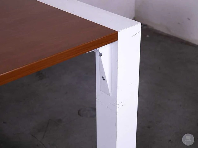 Restauranttafel met stalen witte poten - afbeelding 5 van  6