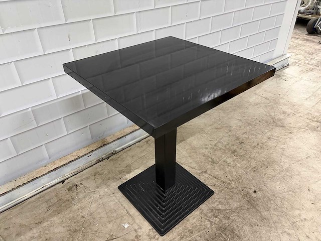 Restauranttafel stalen voet en houten blad (4x) - afbeelding 2 van  5