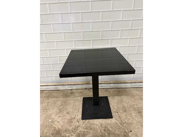 Restauranttafel stalen voet en houten blad (4x) - afbeelding 3 van  5