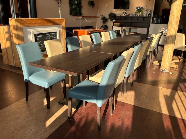 Restauranttafels met stoelen - afbeelding 1 van  15