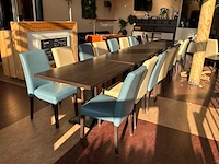 Restauranttafels met stoelen