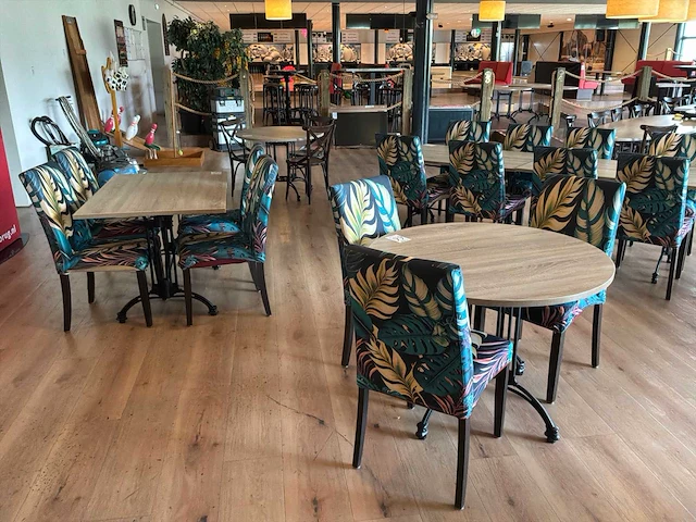 Restauranttafels met stoelen - afbeelding 2 van  5