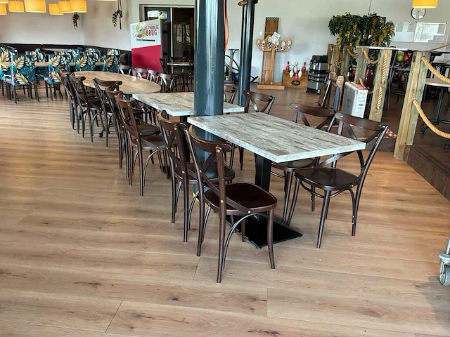 Restauranttafels met stoelen - afbeelding 6 van  12