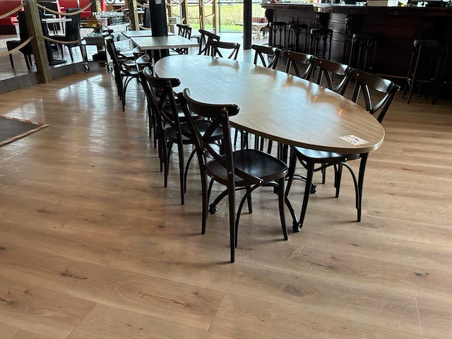 Restauranttafels met stoelen - afbeelding 9 van  12
