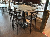 Restauranttafels met stoelen
