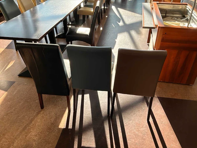 Restauranttafels met stoelen - afbeelding 14 van  15